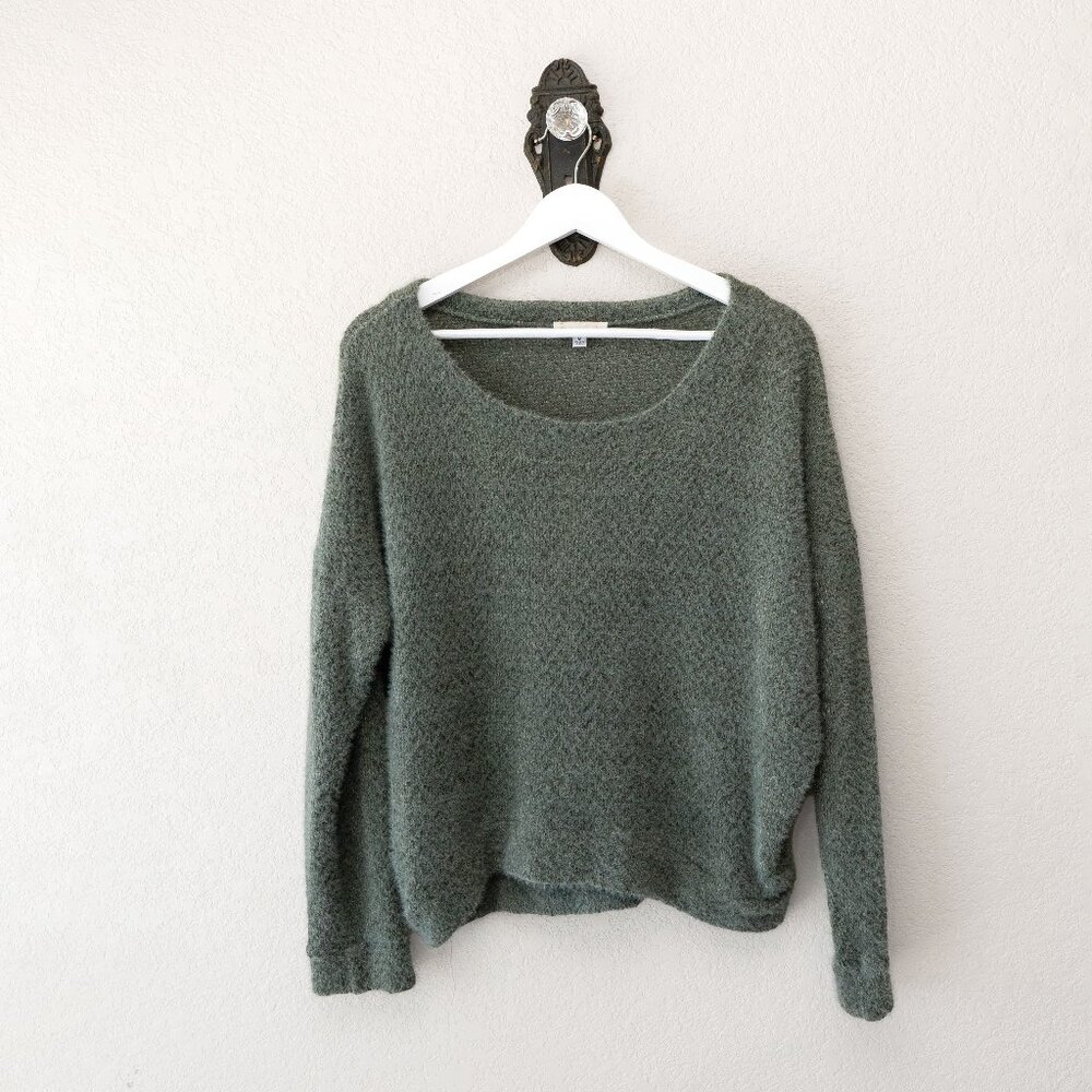 Magnolia Boutique Green Sweater Medium Soft Fuzzy Knit Relaxed Oversized Made US